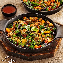Meat kavurma with mushrooms
