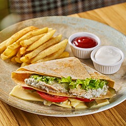 Toyuqlu tortilla sendviç