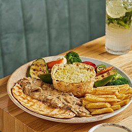 Toyuq göbələk sousu ilə