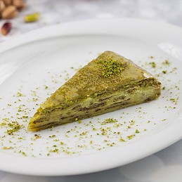 Havuch dilim with pistachio