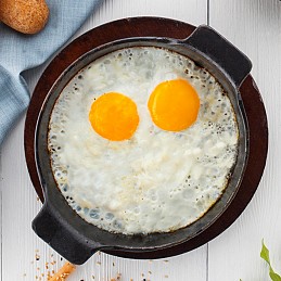 Яйцa на Сковороде 