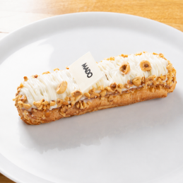 Éclair with white chocolate