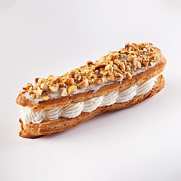 Éclair with white chocolate