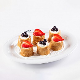Sushi crepe with cottage cheese