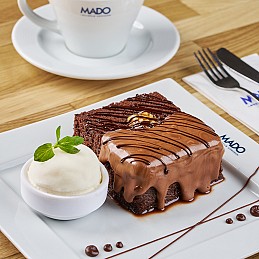 Brauni dondurma ilə 