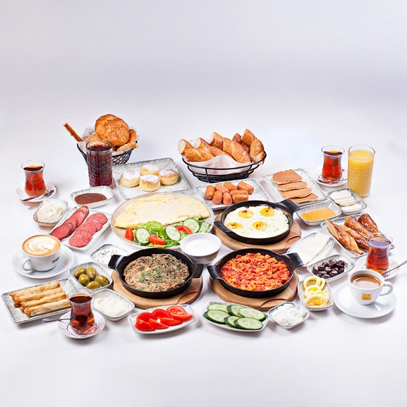 Yeni dörd nəfərlik səhər yeməyi