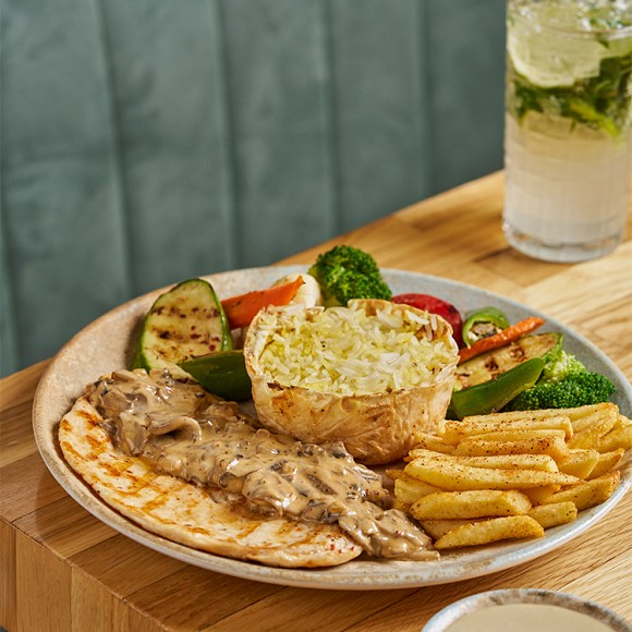 Toyuq göbələk sousu ilə