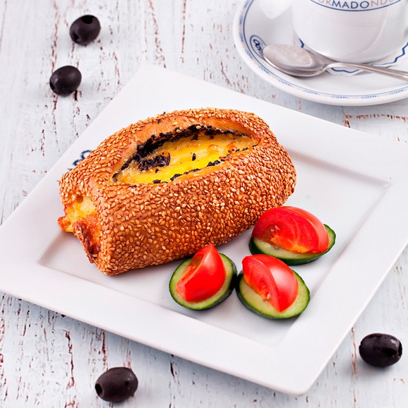 Симит с сыром кашар и оливками